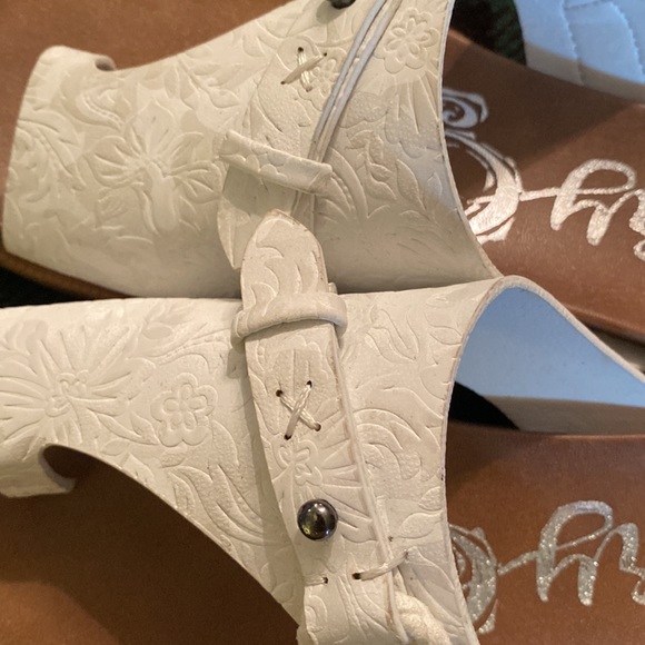 Very G Sandals - Size 7 - Picture 2 of 4